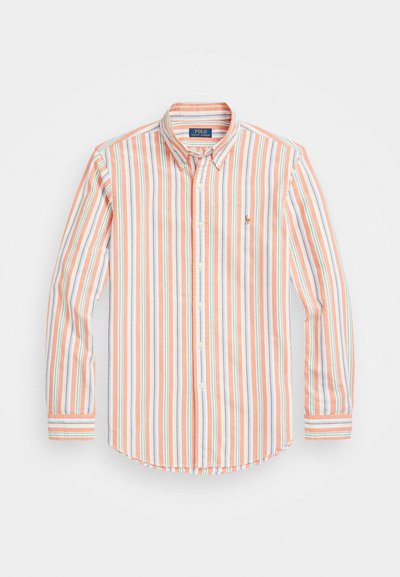 Camisa de manga longa às riscas em laranja pastel, azul e branco; colarinho abotoado; bainha arredondada; logótipo bordado no peito esquerdo; material em algodão.