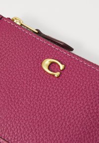 COACH ESSENTIAL MINI ID CARD CASE - Carteira - pink