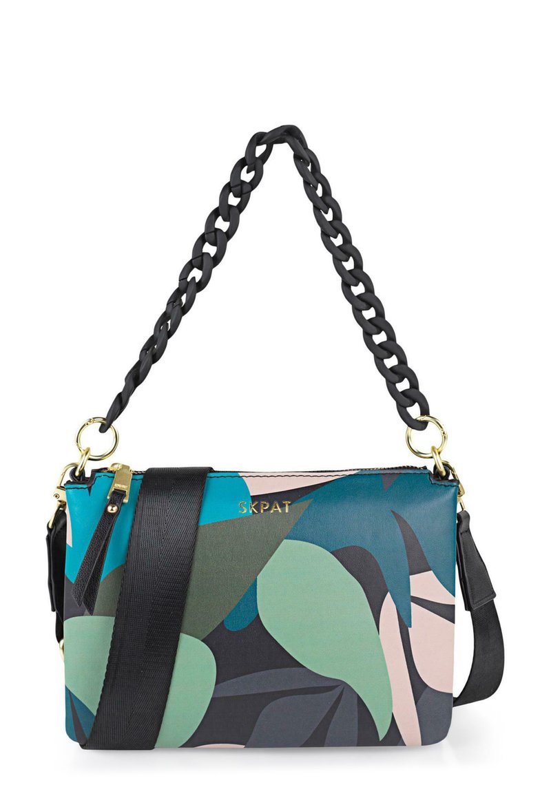 Bolso bandolera con un estampado floral en teal, verde y rosa. Cuenta con una correa de cadena negra texturizada y acentos en oro.
