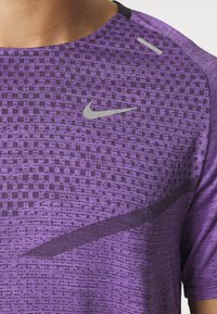 Nike Performance TECHKNIT ULTRA - T-shirt desportiva - cave purple/action grape/silver