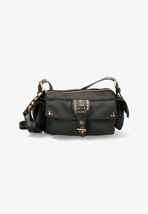 Sac bandoulière noir avec poche à rabat à l'avant, clous dorés, fermeture éclair, sangle réglable et nom de marque LIU·JO sur le devant.