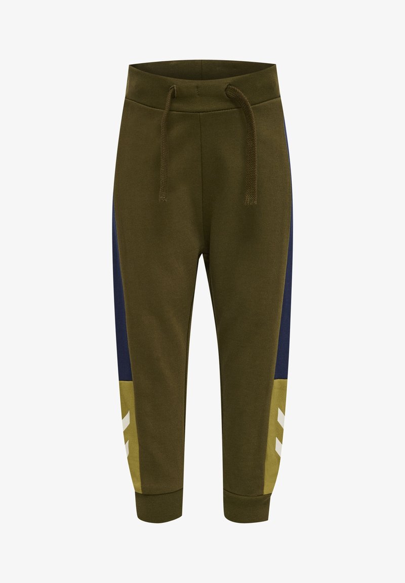 Olijfgroene sweatpants met marineblauwe en olijfpanelen, voorzien van een tailleband met trekkoord en witte geometrische accenten aan de zoom.