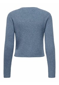 Pull tricoté bleu côtelé à manches longues avec une taille ajustée et un col rond, vu de dos.