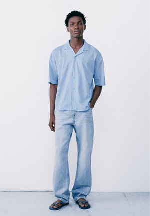 PULL&BEAR, STRIPED SHORT SLEEVE - SHIRT - Hemd - blue
