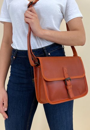 Gusti Leder FEDERICO B. - Torba preko tijela - braun