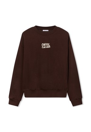 Ciemnobrązowy sweter z okrągłym dekoltem i długimi rękawami, z napisem "KOCHA MIŁOŚNIKÓW KAWY" wydrukowanym na białym tle na piersi.