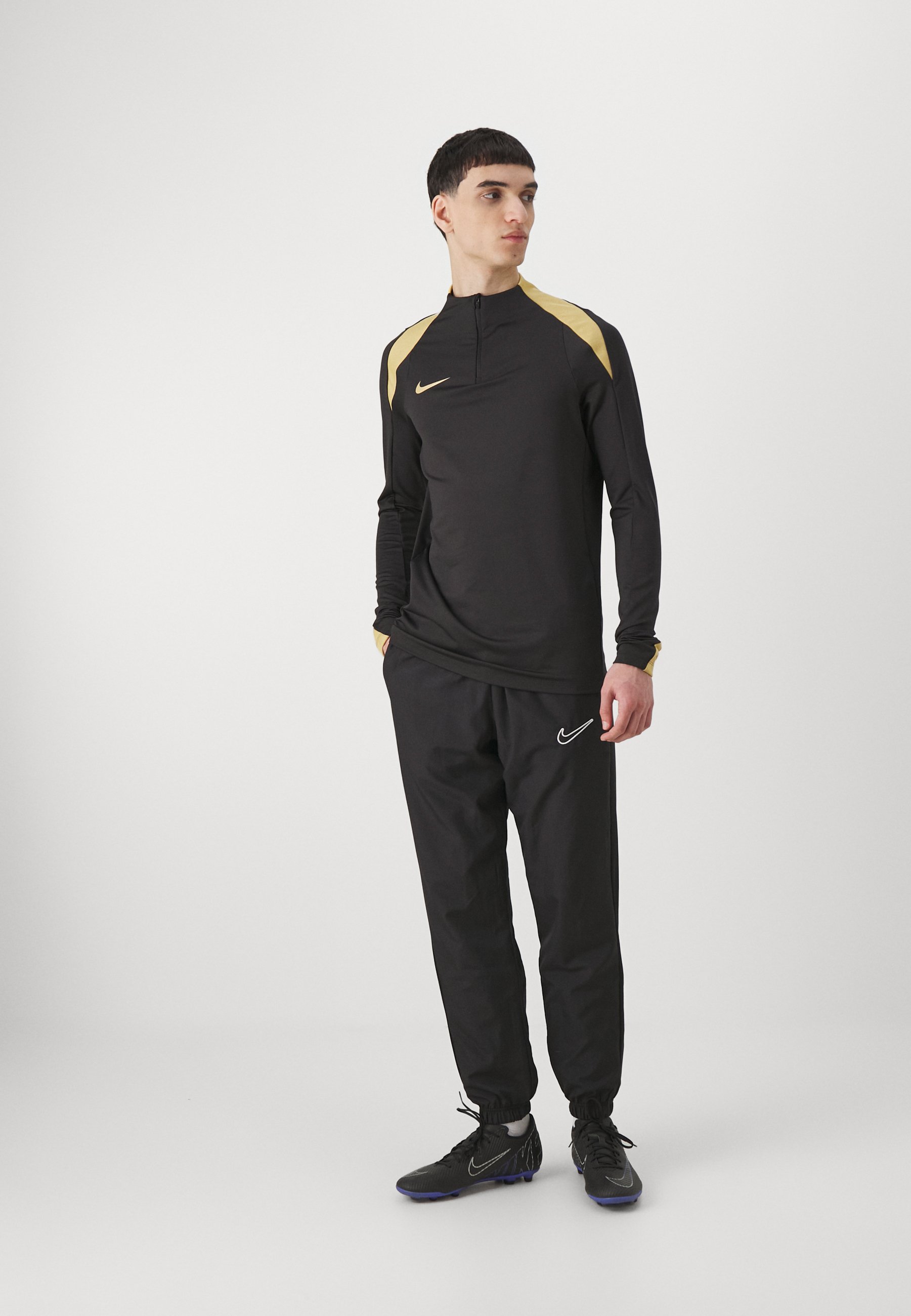 black and gold nike long sleeve