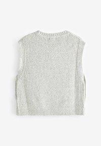 Pull à col rond sans manches en maille côtelée gris clair avec un ourlet ajusté. Tissu texturé avec un motif de tricot uniforme sur toute la surface.