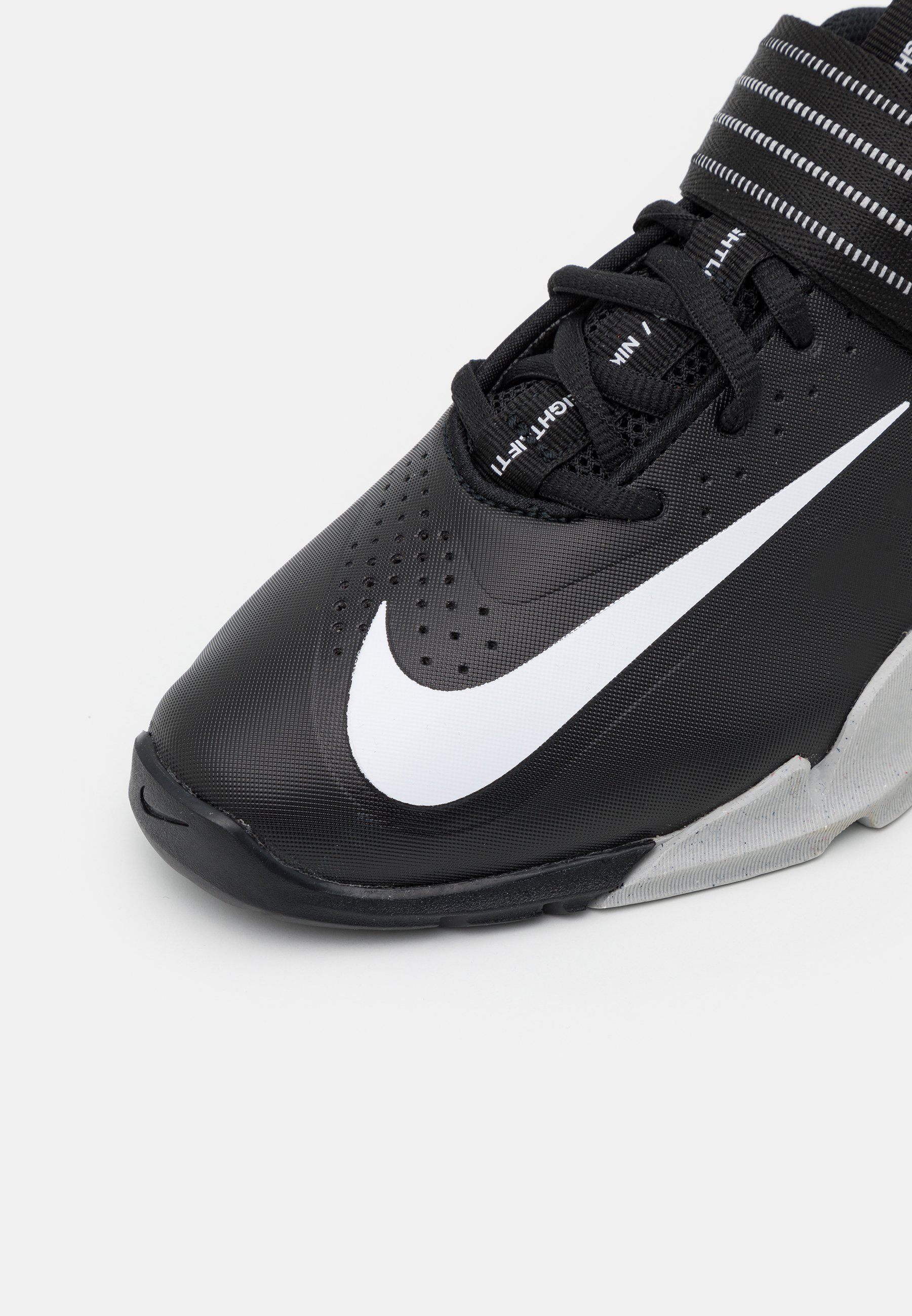 tenis nike savaleos