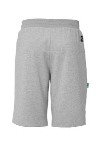 Grijze katoenen shorts met een elastische tailleband. Voorzien van een zwart logotag aan de achterkant en een groene label aan de linkerkant van de zak.