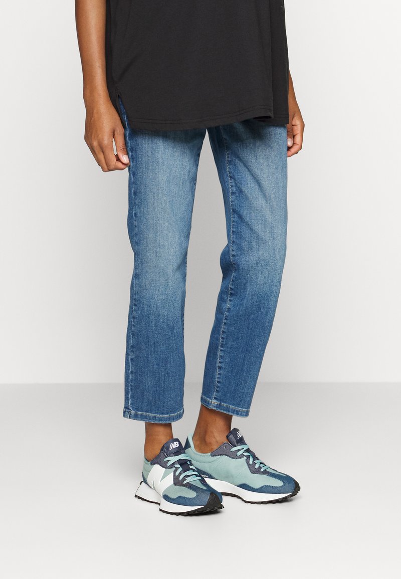 GAP Maternity GIRLFRIEND Jeans Relaxed Fit medium wash/blue denim