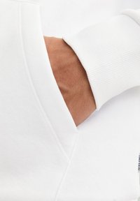 Jack & Jones CORP LOGO PLAY NOOS - Jersey con capucha - white