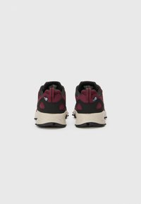 Columbia PEAKFREAK™ II OUTDRY™ - Chaussures de marche - deep madeira/white peach