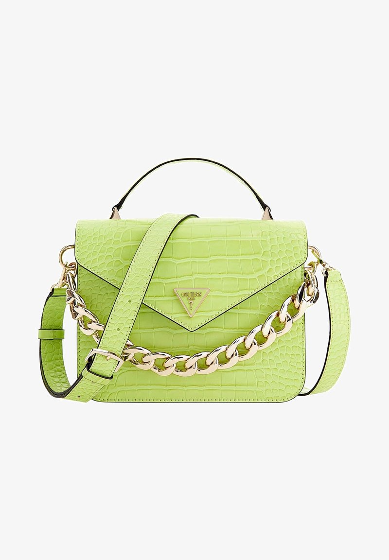 Sac à main vert clair à texture crocodile, avec poignée haute, bandoulière réglable et détail chaîne dorée sur le rabat avant.