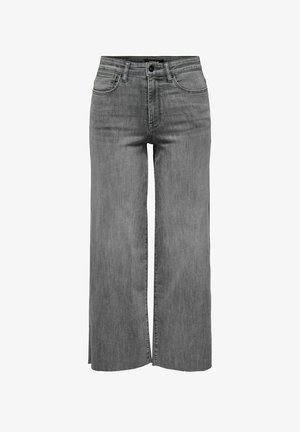 Široke sive traperice od denima s blago izblijedjelim izgledom, koje imaju kopčanje na dugme, prednje džepove i razderani rub.