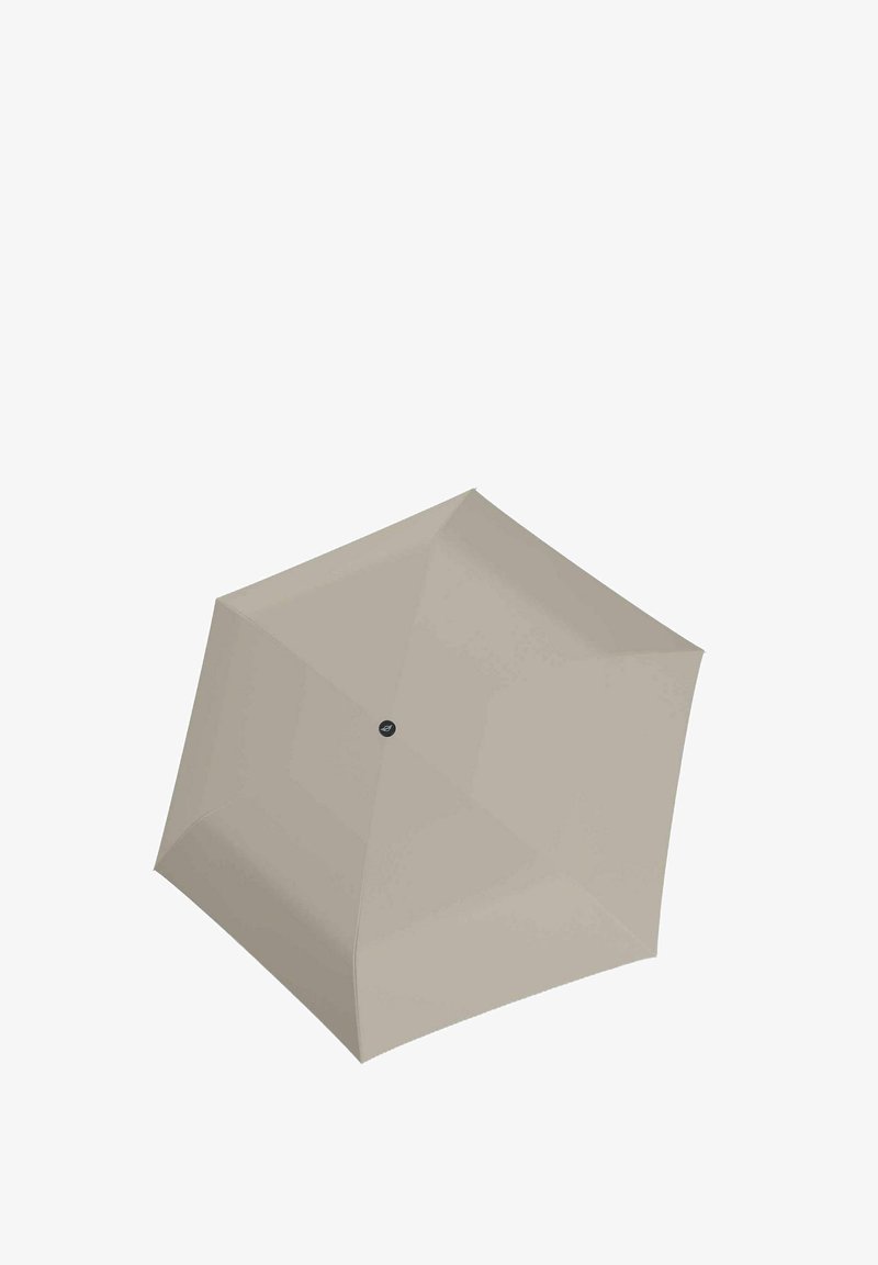 Beige parasol met een hexagonaal doek, gladde textuur, afgeronde randen en een centraal zwart knopdetail voor het openen en sluiten.