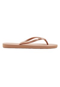 Sandal cu flip-flop maro, cu bretele subțiri și flexibile și o talpă texturată. Design plat cu o talpă netedă și un detaliu subtil de branding pe bretea.