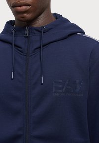EA7 Emporio Armani FELPA - Jersey con capucha - navy