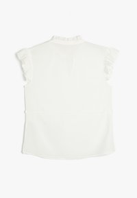 Top bianco a maniche corte con dettagli arricciati sulle spalle, texture liscia e colletto alto. Design semplice e pulito, senza motivi.