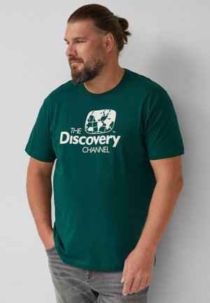 Türkisfarbendes Baumwoll-T-Shirt mit kurzen Ärmeln, das eine weiße Grafik der Welt und "THE Discovery CHANNEL" in fetten Buchstaben zeigt.