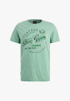 Hellgrünes Baumwoll-T-Shirt mit Rundhalsausschnitt; verfügt über bedruckte Texte und Grafiken in dunklerem Grün und Weiß, darunter "Vintage Aviator" und "Legends of the Sky."