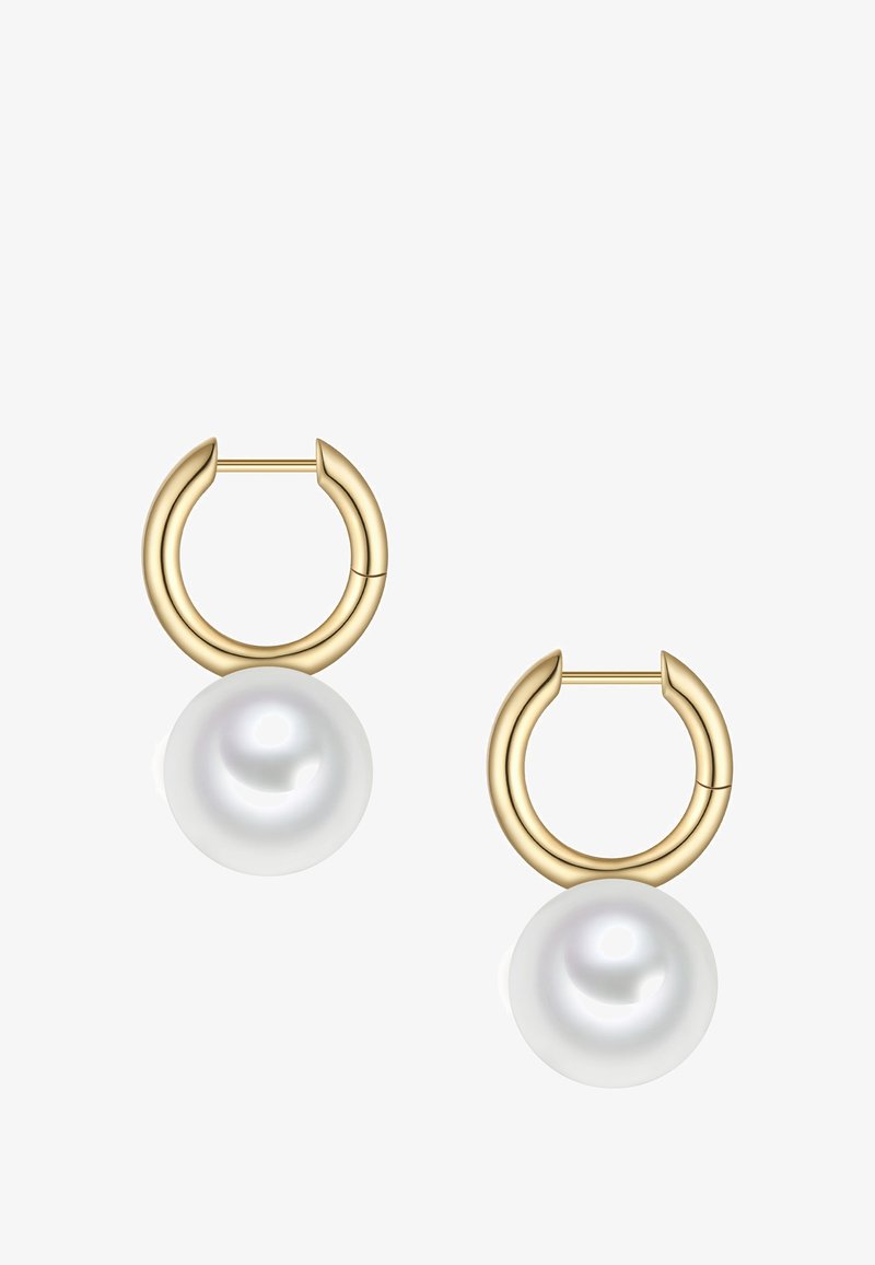 Orecchini a cerchio in oro con pendente in perla bianca lucida. Gli orecchini presentano un design liscio e arrotondato e un meccanismo di chiusura sicuro.