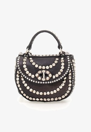 Borsa a tracolla in pelle nera con borchie argentate, forme circolari e ovali, manico superiore e chiusura a patta. Superficie testurizzata con dettagli hardware in evidenza.