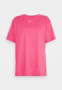 Rosa kortärmad t-shirt tillverkad av mjukt bomullsmaterial. Har rund halsringning och en liten vit Nike-logotyp på bröstet.
