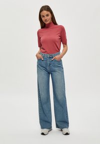 Minus MILIMA ROLL NECK KNIT - Pamata T-krekls - pink lemonade