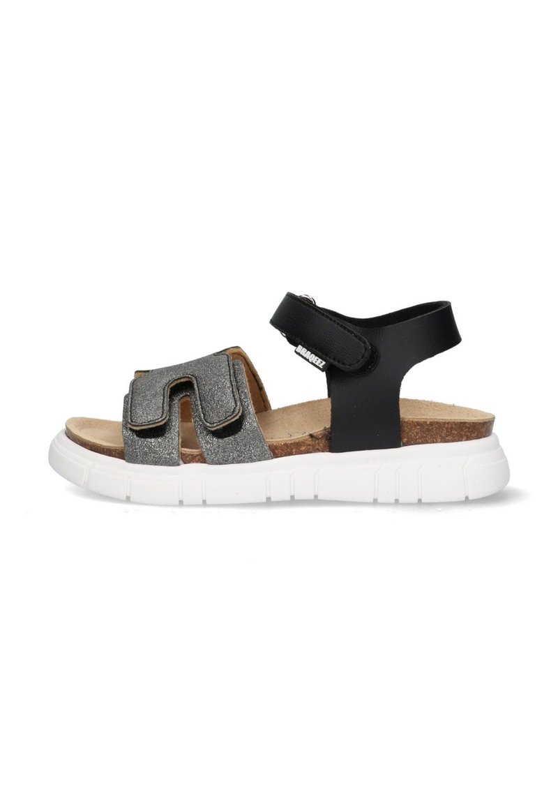 Sorte og sølv sandaler med to frontremme, justerbar bagrem, korkfodseng og hvid gummisål. Har et tekstureret designs i sølv.