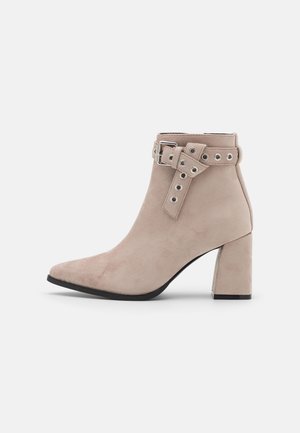 Stivaletti - beige