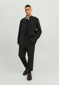 Jack & Jones PREMIUM JPSTKARL JJREESE TAPERED - Chinos - black