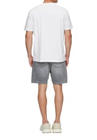 QS MIT BRUST - T-Shirt print - weiß