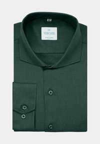 Donkergroen, kreukvrije bamboe shirt netjes gevouwen met een button-down kraag, voorzien van contrasterende knopen en een zak op de linker mouw.