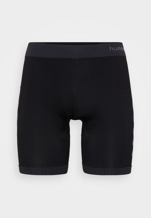 Schwarze Sportshorts aus strukturiertem Material, mit einem gerippten Bund und reflektierenden Akzenten an den Seiten für Sichtbarkeit und Komfort.