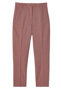 Pantalons ajustés dans une teinte rose douce, présentant un tissu texturé, une coupe droite, des poches avant et une fermeture à bouton unique.