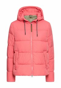 Pink puffetjakke med lynlås foran, hætte og sidelommer. Stoffet er glat med et quiltet mønster og kontrastfarvede snore.
