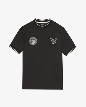 Juodas trumpomis rankovėmis marškinėliai su apvaliu kaklu, puošti baltais dryžiais, išsiuvinėtu ereliu ir apvaliu logotipu krūtinėje.