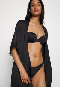 Skiny DAMEN CHEEKY - Stringi - black