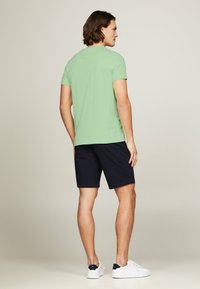 Tommy Hilfiger LOGO TEE - Camiseta estampada - mint gel
