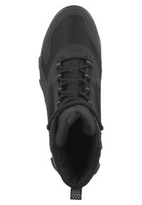 Scarpa alta nera con tomaia in rete testurizzata, lacci frontali, punta rinforzata e una linguetta sul tallone per indossarla facilmente.