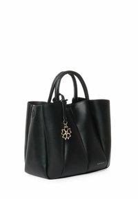 Zwarte leren tote bag met twee ronde handvatten, geplooid ontwerp en een gouden charm accent. Kenmerkt zich door een gestructureerde vorm en een gladde textuur.