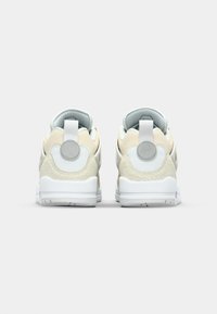 Jordan JORDAN SPIZIKE - Sportcipő - sanddrift/pink foam/vast grey/white