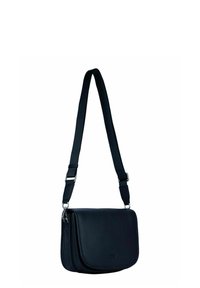 Sac d'épaule en cuir noir avec une finition texturée, fermeture à rabat, sangle en tissu réglable et accents en métal argenté. Forme rectangulaire.