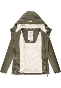 Giacca verde oliva con cappuccio, dotata di un morbido rivestimento interno bianco, chiusure frontali a scatto e un'etichetta con grafica decorativa.