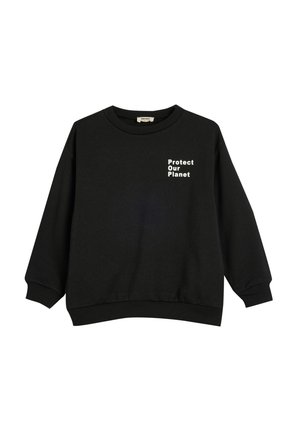 Zwarte sweatshirt van een katoenmengsel, met een ronde hals en verlaagde schouders. "Bescherm onze planeet" in het wit op de voorkant gedrukt.