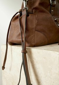 Next WASHED GRAB - Rankinė - tan brown