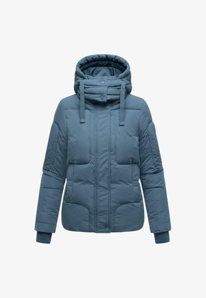 Šiltas mėlynos spalvos žiemos paltas su aukšta apykakle, reguliuojamu gobtuvu, mygtukų užsegimu ir šoninėmis kišenėmis. Turi raštuotą siuvinėtų audinių tekstūrą.