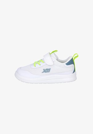 Zapatilla deportiva blanca con parte superior de malla, detalles en verde lima y cierre de velcro. Cuenta con una suela acolchada y un panel trasero en azul contrastante.