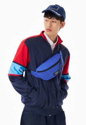 Eastpak, ATHLEISH WAIST UNISEX - Olkalaukku - athleisure blue